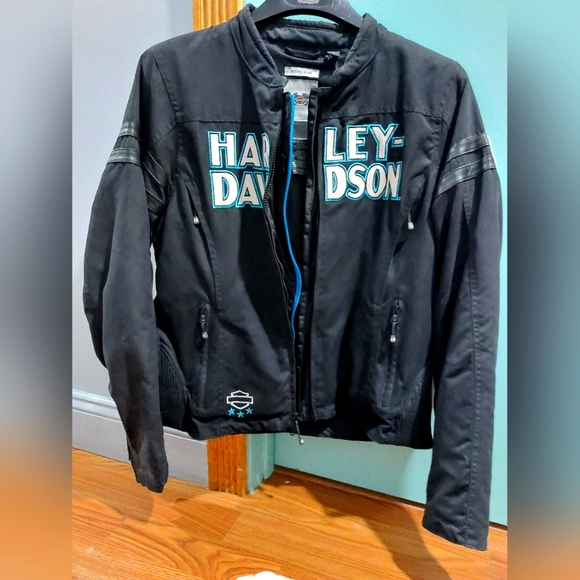 Harley Davidson motorcycle jacket, color black, size L for woman. Brand new. - Picture 2 of 4